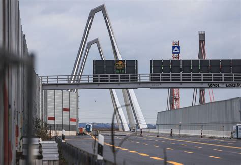 Leverkusen Rheinbr Cke Der A Wegen Bauarbeiten Gesperrt