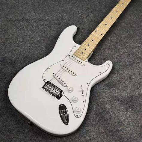 Guitarra El Ctrica St De Cuerpo S Lido Diapas N De Arce De Color Blanco