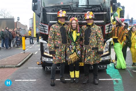 Optocht In Mierlo Hout Is Vooral Vol Van Kleuren Ditishelmond Nl