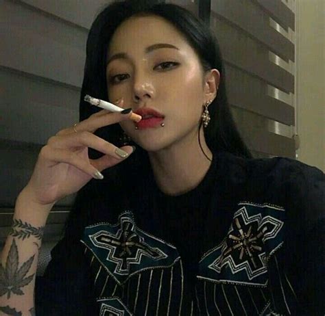 𝚋𝚎𝚝𝚛𝚊𝚢𝚘𝚘𝚗𝚐𝚒 Girl Smoking Cute Korean Girl Girl Korea