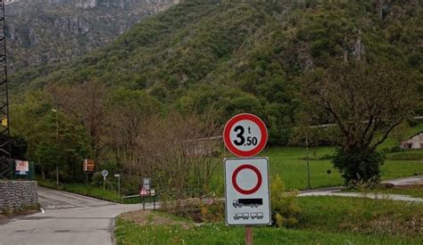 A BALLABIO SI LAVORA AL PONTE SUL GRIGNA PER DUE MESI LE STRADE