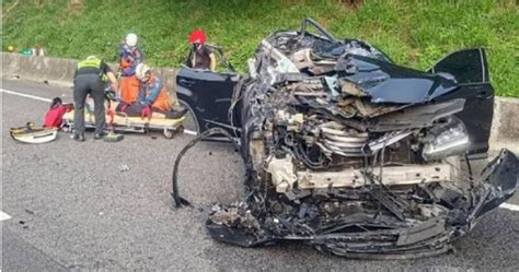 國道1號南下驚魂！轎車遭大貨車擦撞成廢鐵 女乘客命危搶救中