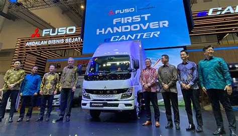 Gerak Cepat Mitsubishi Fuso Langsung Serah Terima Ecanter Ke Konsumen