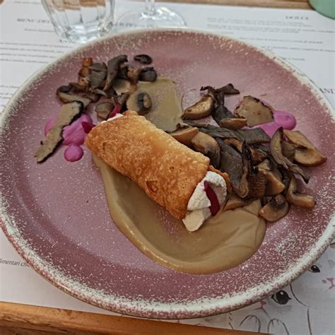 Romeow Cat Bistrot Roma Italy Cannolo Ricotta Di Mandorle E Tartufo