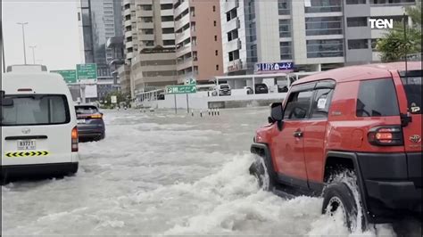 تقلبات جوية وأمطار غزيرة تضرب الإمارات