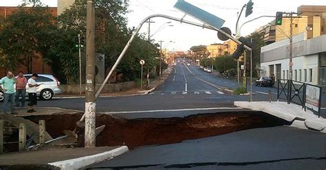 G Ponte Desaba Em Avenida De Ribeir O Preto E Abre Cratera No