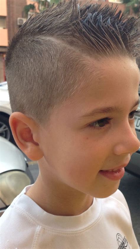 Corte De Pelo De Niño Con Raya Cortes De Pelo Cortes De Pelo Para Niños Pelo De Niños