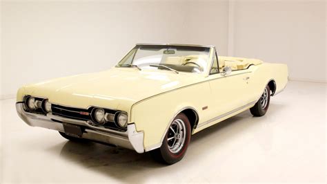 1967 Olds 442 Convertible was one of the first muscle cars to appear after Pontiac released the ...