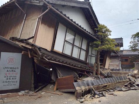 「隙間にいる」倒壊家屋の中から声 高齢女性を救助 石川震度6強 毎日新聞