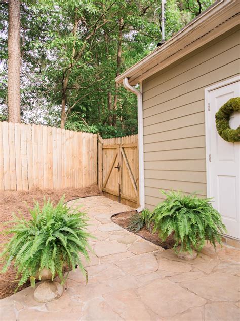 How To Lay A Flagstone Pathway How Tos Diy