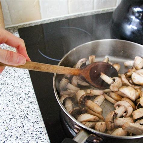 Mushroom and spinach sautéed side dish - Kind Earth