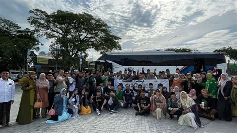 Satu Abad NU Rombongan PWNU DKI Menuju Jombang Ziarah Makam Mbah Wahab