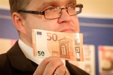 Do Obrotu Wchodzi Nowy Banknot O Nominale Euro