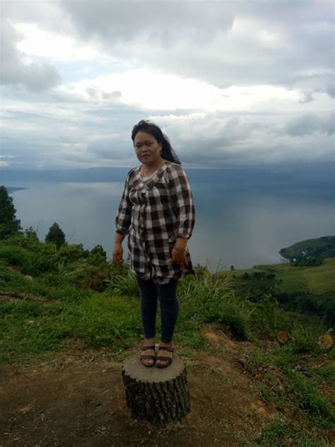 Menikmati Pesona Danau Toba Dari Puncak Simarjarunjung Simalungun