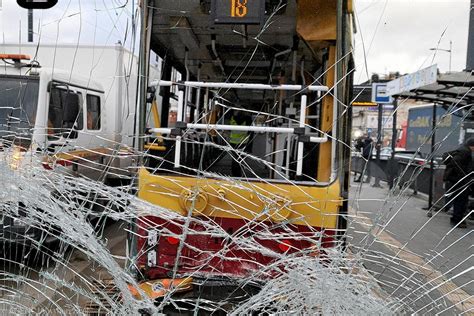 Wypadek W Łodzi zderzyły się tramwaje Dziewięć osób ucierpiało