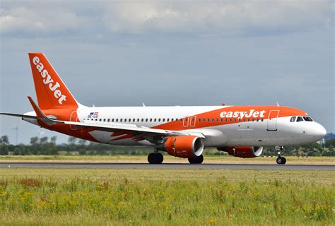 EasyJet Europe Airbus A 320 214 Sharklets OE IJU 746 Flickr