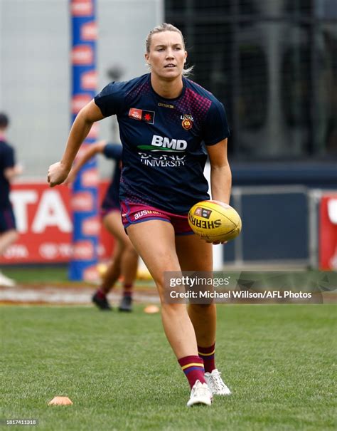 Jennifer Dunne Of The Lions Warms Up During The 2023 Aflw Grand Final News Photo Getty Images