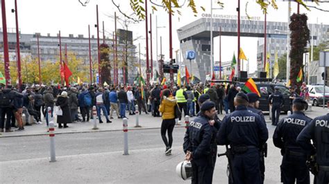 Tausende Bei Kurden Demo In Wien Oe24 At