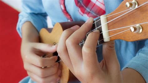 How to Play the Fmaj7 Chord on Your Ukulele - Uke Like The Pros Blog