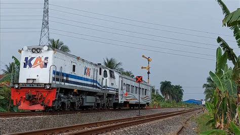 Kereta Api Unik Di Divre Palembang Ka Penumpang Barang Youtube