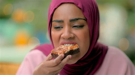 Bbc Two Nadiya S Cook Once Eat Twice Series 1 Episode 1 Baked Bean Filled Potato Cakes