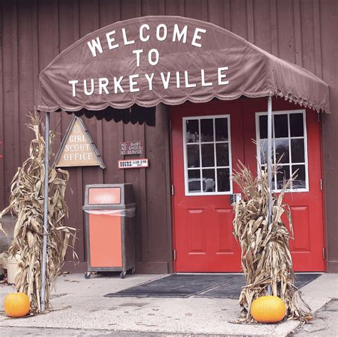 5 Gobble-tastic 🦃 Turkey-Themed Restaurants in Michigan