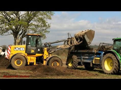 Muck Spreading With John Deere And Jcb Loading Youtube