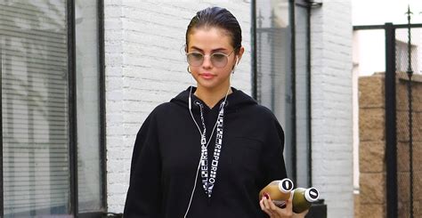 Selena Gomez Kicks Off Her Weekend With A Hot Yoga Class Selena Gomez Just Jared Jr