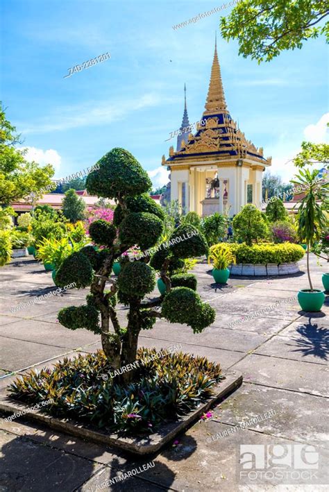 Stupa At The Silver Pagoda The Silver Pagoda S Proper Name Is Wat