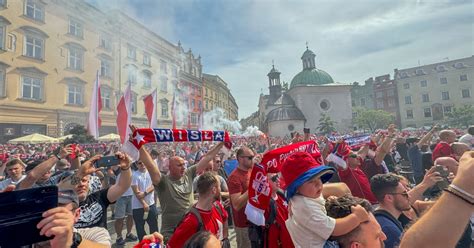 Tłumy na Rynku Głównym Tak kibice Wisły świętują triumf w Pucharze