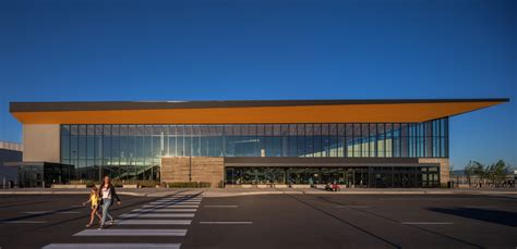 MISSOULA AIRPORT, MT | Lara Swimmer Photography