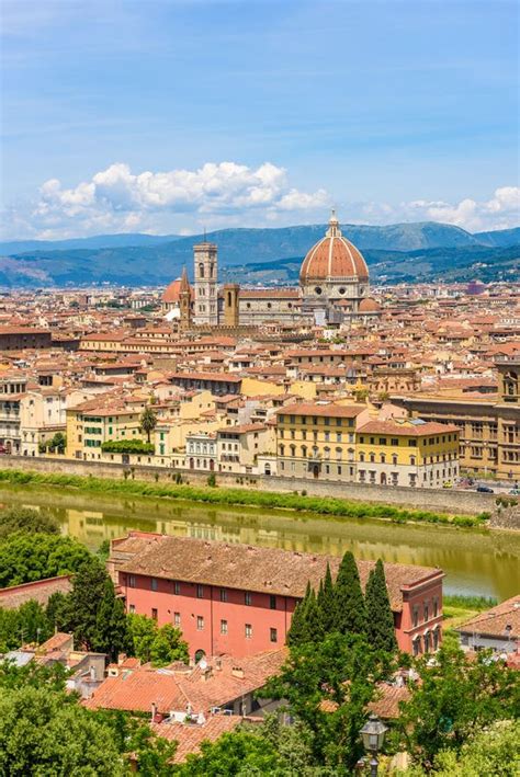 Vista Di Firenze Da Piazzale Michelangelo Il Arno Con Ponte Vecchio E