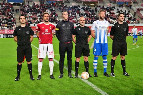 El Real Murcia Vence Por La M Nima Cuando Puede Golear Pero Le Vale