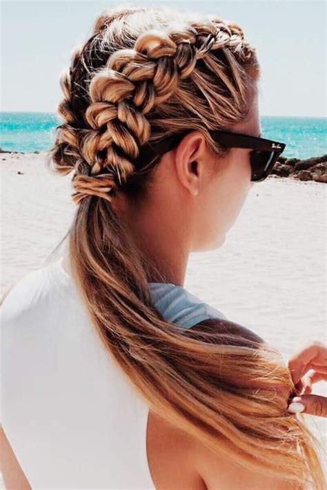 Cute And Easy Beach Hairstyles For The Summer Society19 Frisyrer