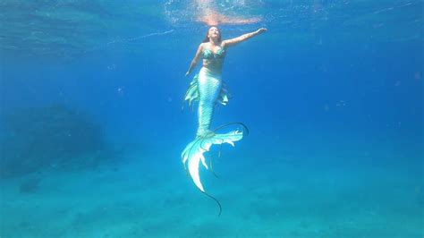 Real Life Mermaid Swimming With Her Amazing Mermaid Tail Youtube