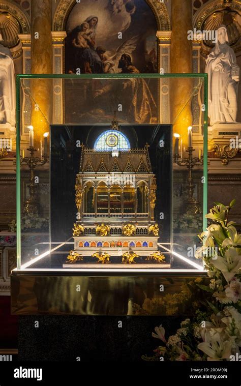 The Holy Right Hand Of King Saint Stephen In St Stephen S Basilica