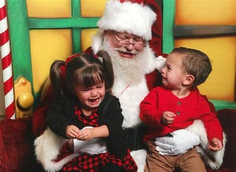 Santa Claus Fails: The Funniest Christmas Photos | Funny christmas photos, Santa funny ...