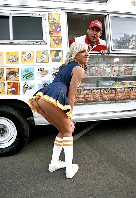 Kacey Jordan Skinny Teen Mit Großen Schamlippen Porno Bilder Sex Fotos XXX Bilder