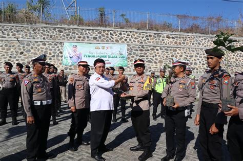 Polres Situbondo Peduli Lingkungan Tanam Ratusan Pohon Untuk