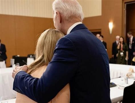 Non Solo Alluvione Cosa C Nell Abbraccio Di Joe Biden A Giorgia