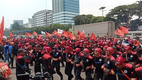 Aksi Unjuk Rasa Di Depan Gedung Dpr Partai Buruh Tolak Keras Ruu