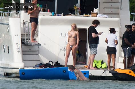 Iggy Azalea Sexy In A Tiny Bikini During A Fun Boat Day With Friends In Miami AZNude