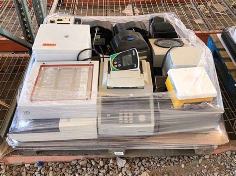 Assorted Science Equipment - Sierra Auction Management Inc