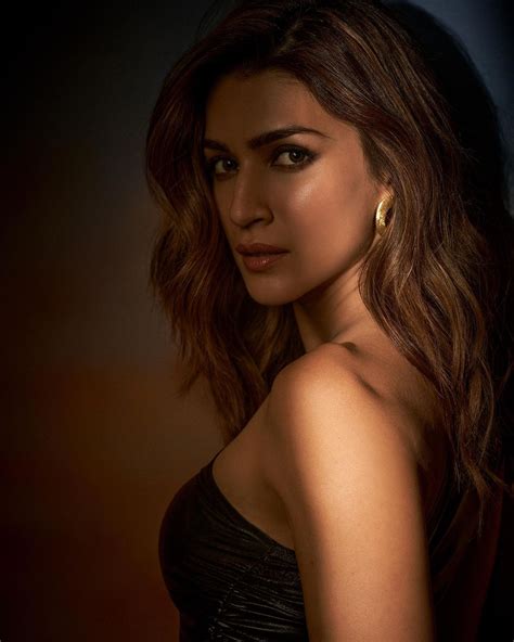 Kriti Sanon Hot Images Az7am