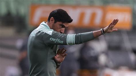 Palmeiras renova jogador após pedido de Abel Ferreira