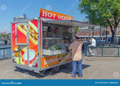 Hot Dog Trailer editorial image. Image of holland, dogs - 216523440