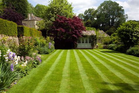 How To Mow Stripes Into A Lawn For A Professional Finish Homes And Gardens