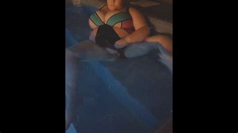 Gwenny Fingering My Fat Pussy In A Pool ManyVids