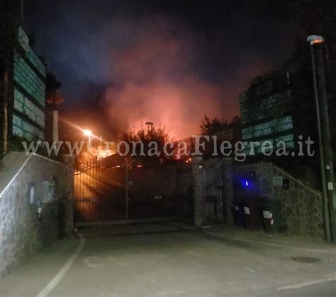 POZZUOLI Fiamme Nei Giardinetti DellI FL HAN Vigili Del Fuoco In