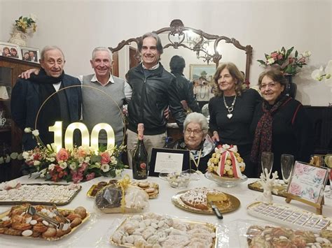 Reggio Di Calabria La Signora Carmela Mafrica Compie Cento Anni E